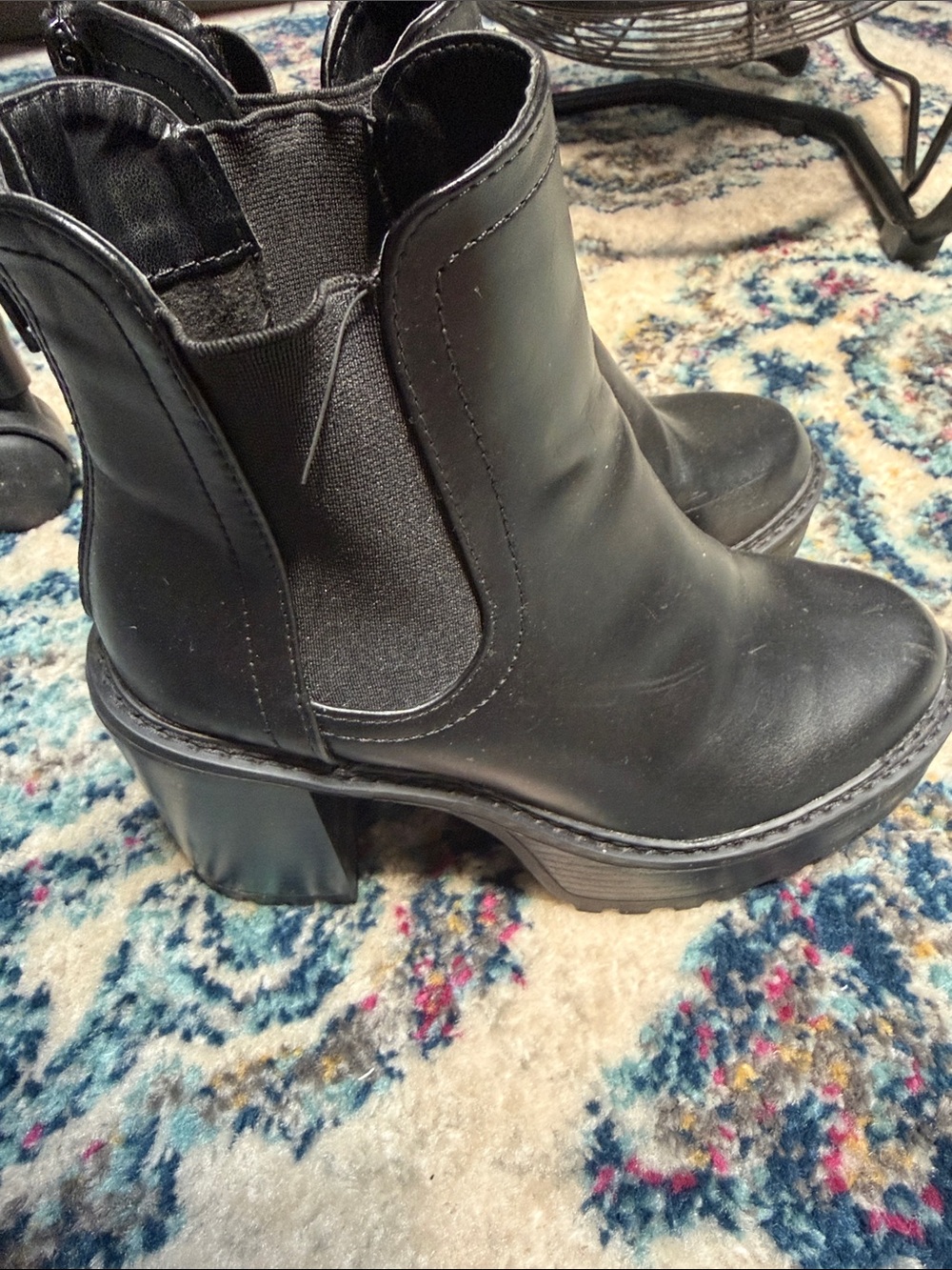 EUC Steve Madden Black Chelsea Ankle Boots- size 7 - Picture 6 of 6